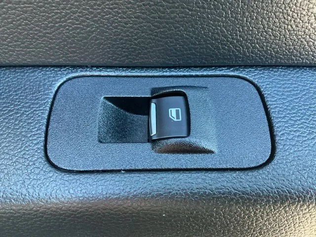 Certified Used 2019 Oxford White Ford XLT image 25