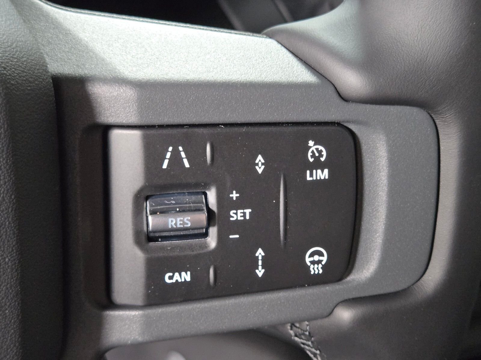 2026 Land Rover Defender X-Dynamic SE - Photo 28