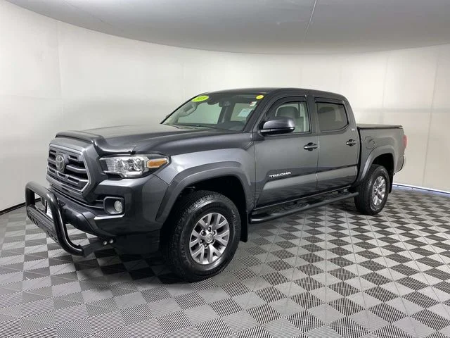 Used 2018 Gray Toyota SR5 image 4