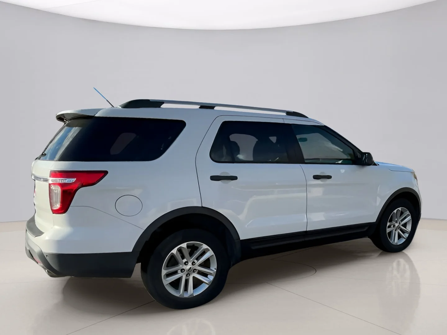 Used 2015 White Ford 4WD image 8