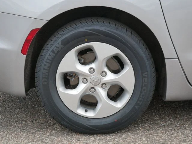 Used 2017 Silver Chrysler Premium image 9