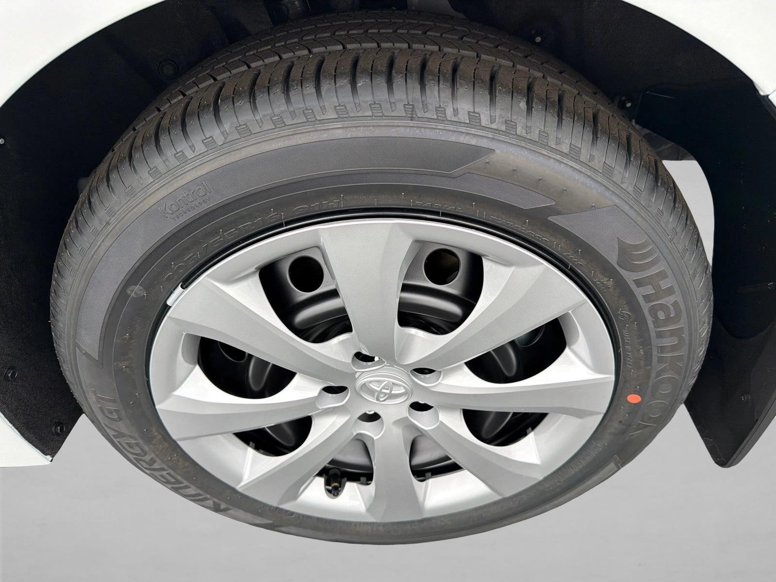 New 2027 Wind Chill Pearl Toyota LE image 19