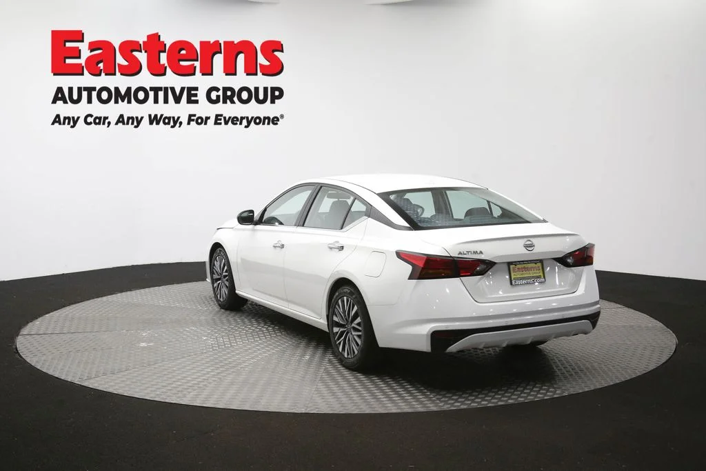 Used 2025 White Nissan 2.5 SV image 62