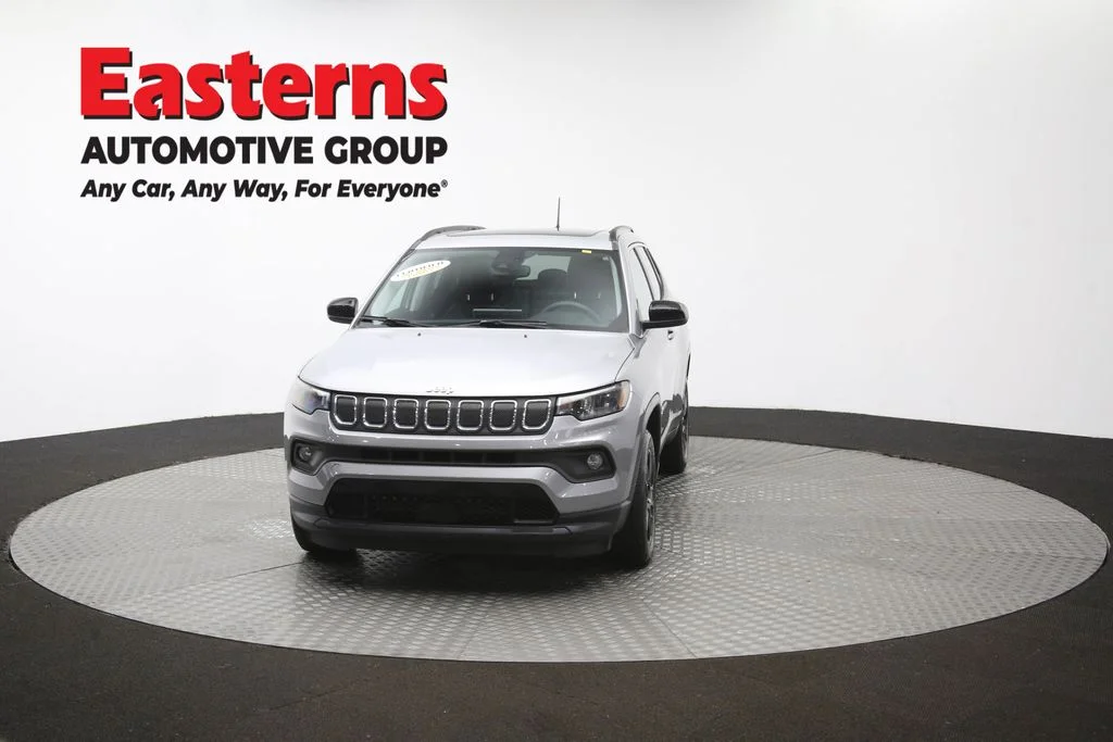 Used 2022 Silver Jeep Latitude image 55