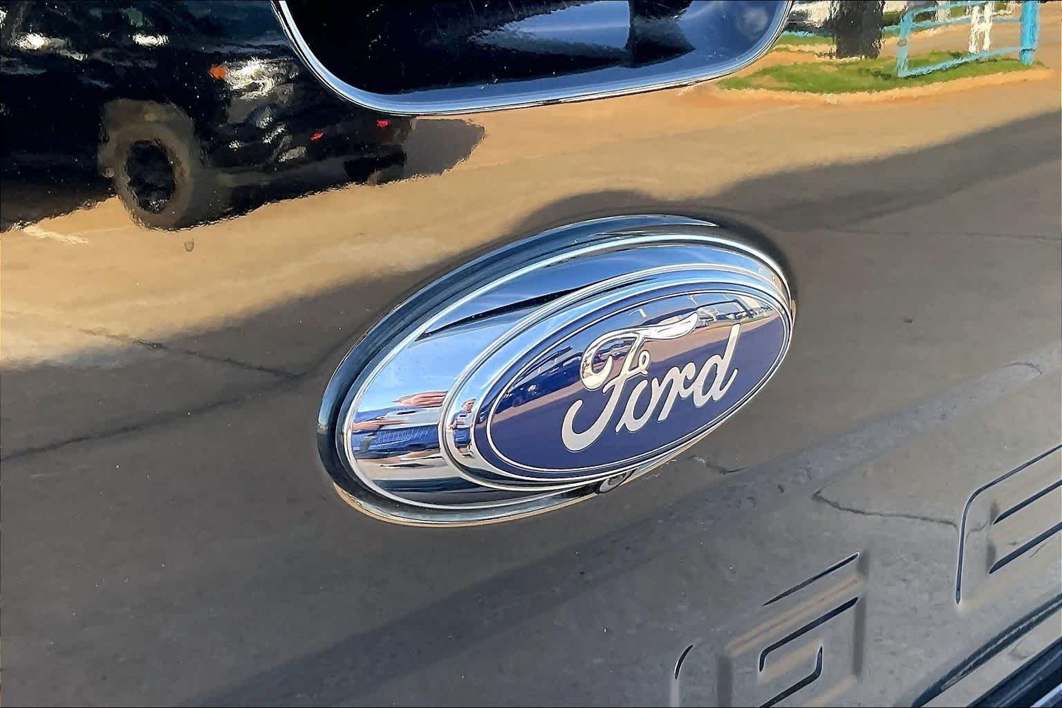 Used 2019 Shadow Black Ford XL image 28