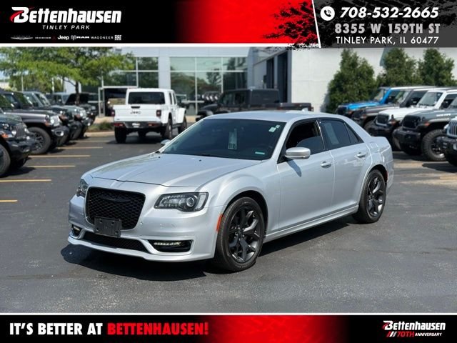 2022 Chrysler 300 Touring L's photo