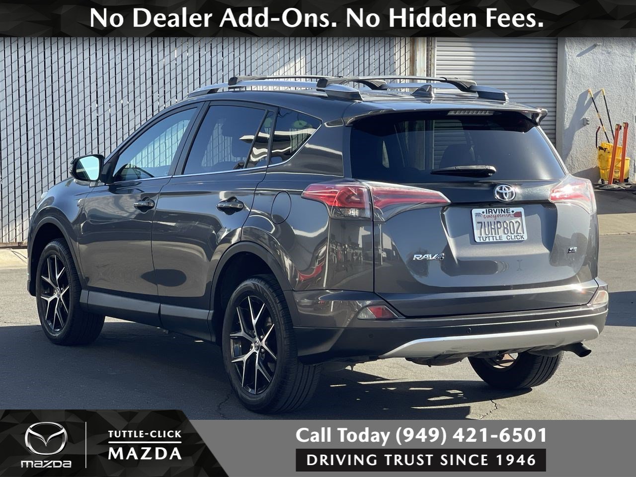 Used 2016 MAGNETIC GRAY MET Toyota SE image 4
