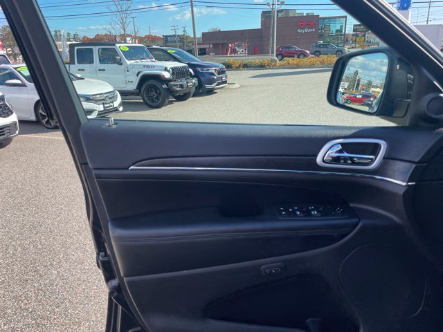 Used 2018 Diamond Black Jeep Limited image 17