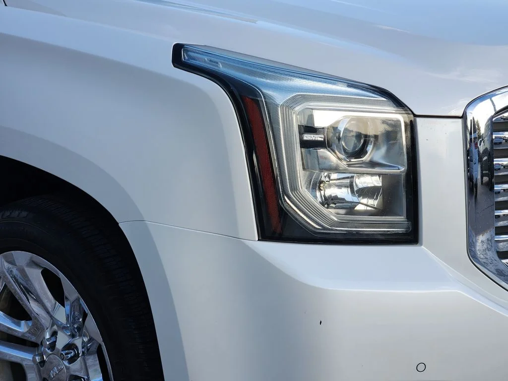 Used 2018 White Frost Tricoat GMC SLT image 9