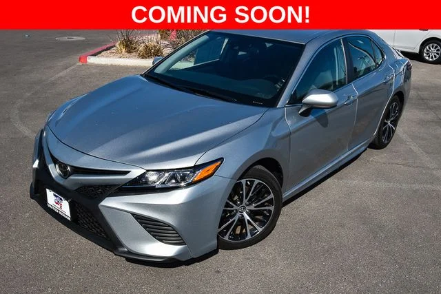 Used 2022 Silver Toyota SE image 9