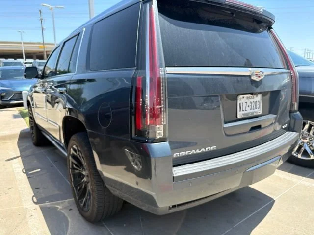Used 2020 SHADOW METALLIC Cadillac Premium Luxury image 3