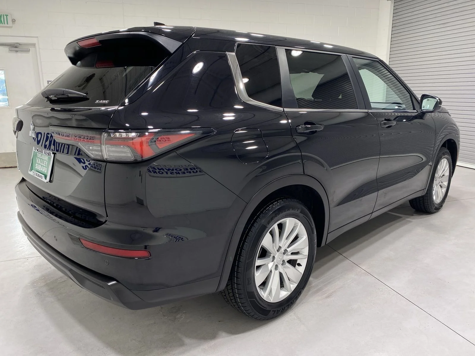 Used 2025 Black Mitsubishi ES image 8