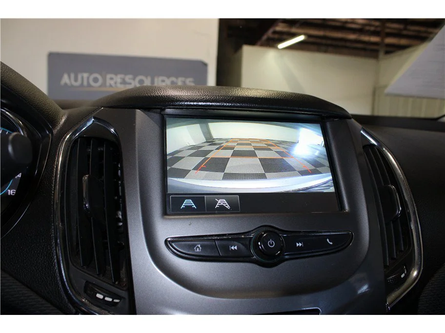 Used 2018 Arctic Blue Metallic Chevrolet LT image 30