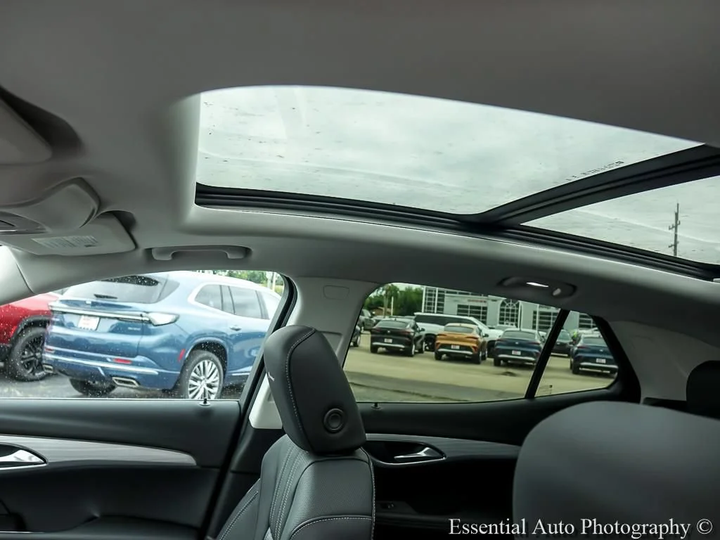 New 2026 Iridescent White Tricoat Buick Avenir image 12