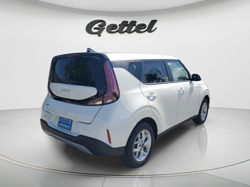 Used 2024 White Kia LX image 5