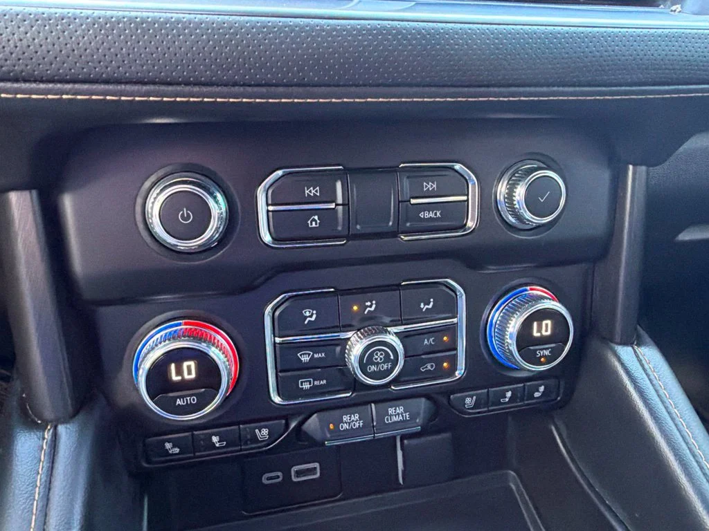 Used 2024 Sterling Metallic GMC AT4 image 22