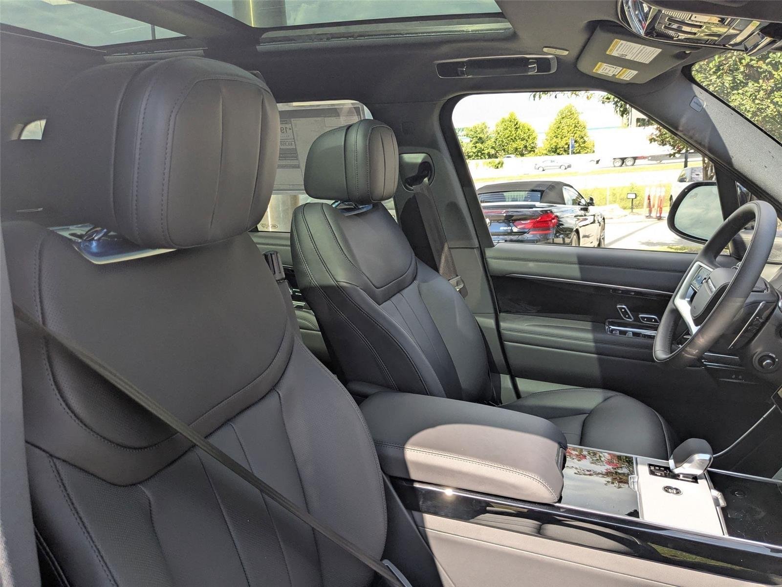 2025 Land Rover Range Rover SE - Photo 25