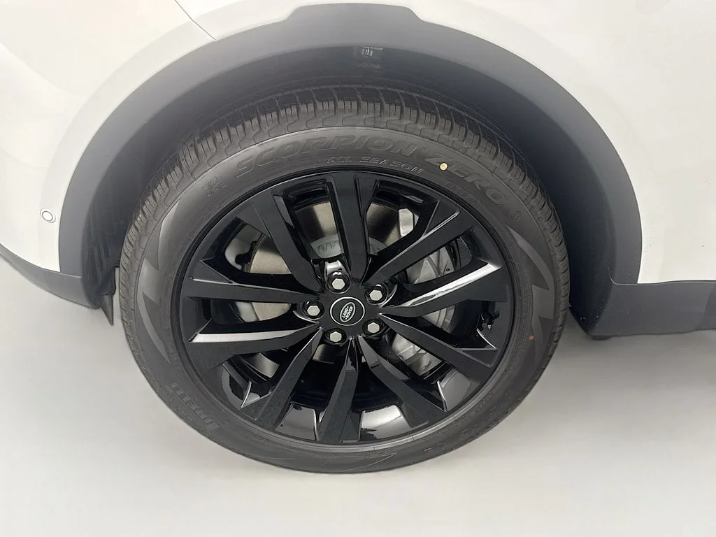 New 2026 Fuji White Land Rover S image 31
