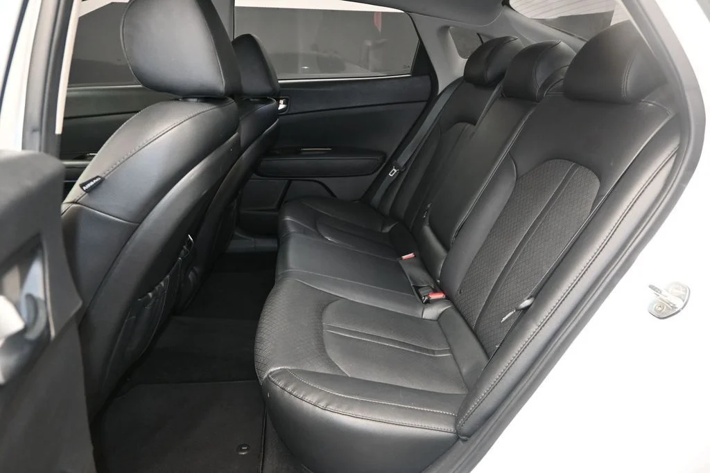 Used 2019 White Kia EX image 16
