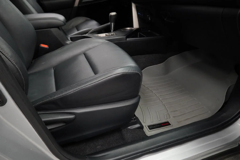 Used 2013 Silver Toyota Limited image 41