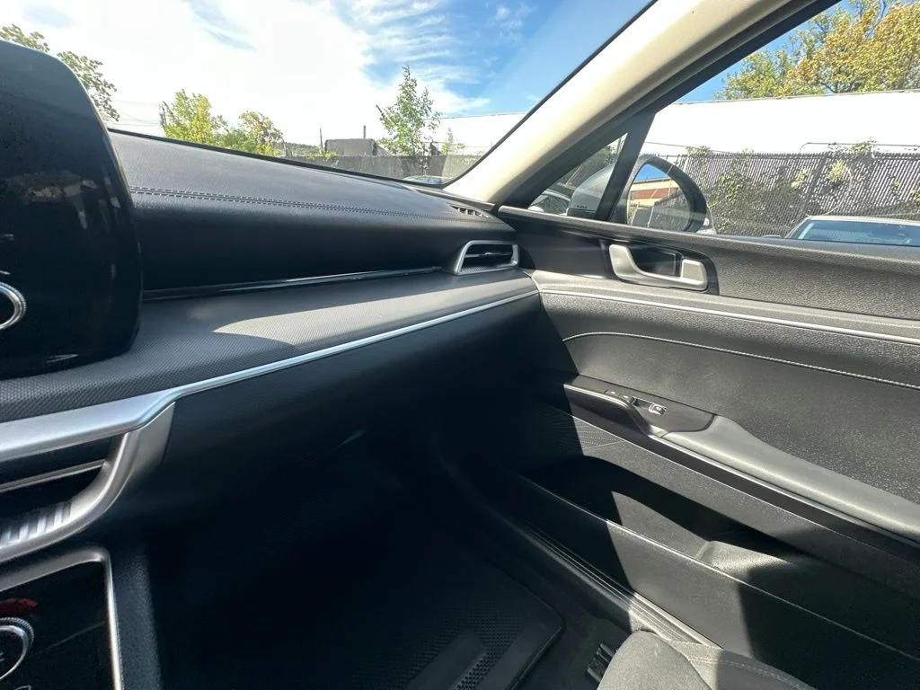 Used 2024 Silver Kia LXS image 20