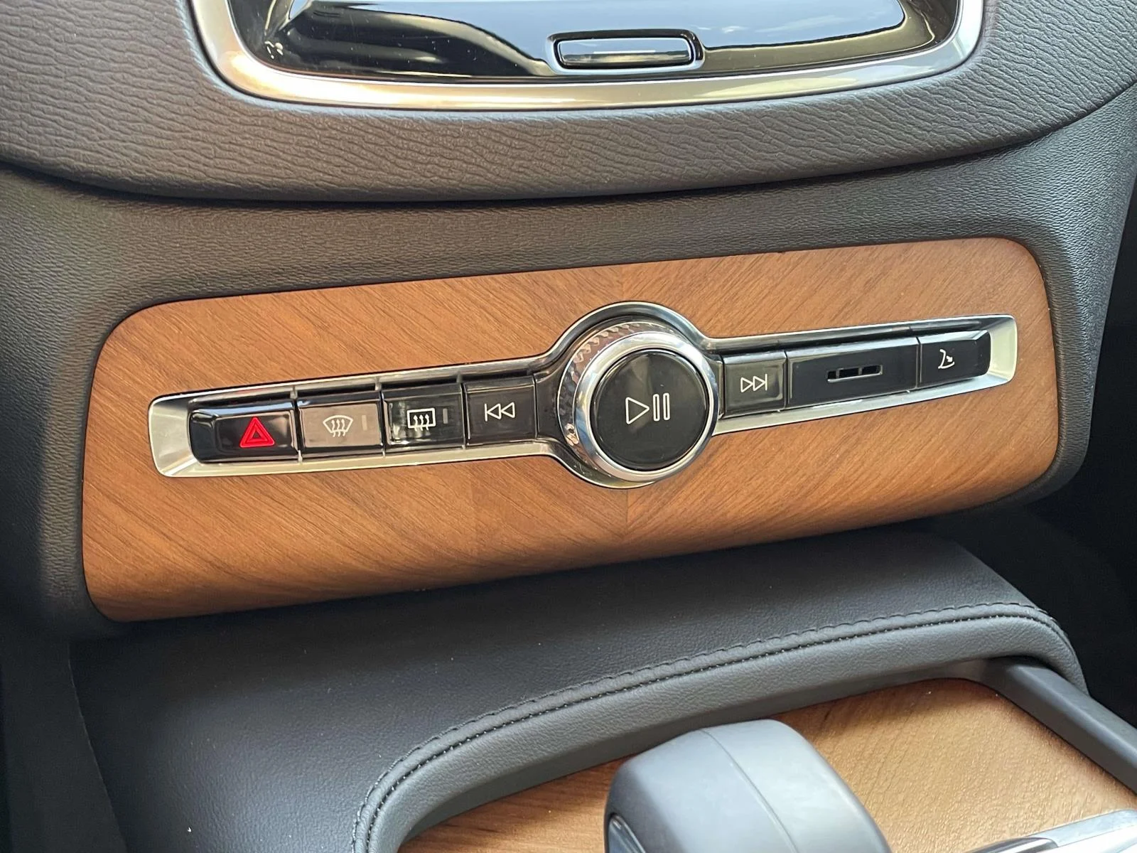 Used 2025 Crystal White Metallic Volvo Plus image 19