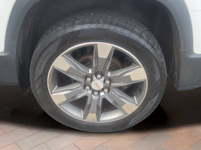 Used 2017 WHITE FROST TRICOAT GMC SLT image 30