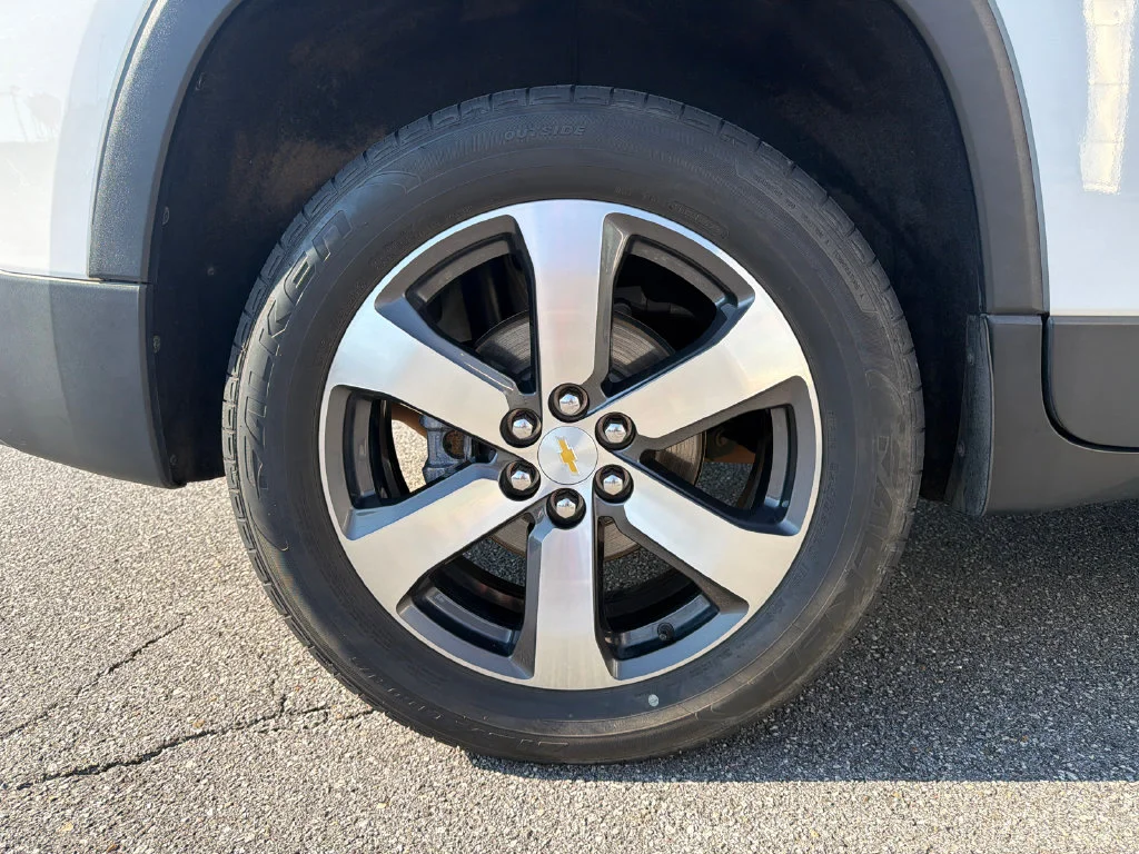 Used 2018 White Chevrolet 3LT image 17