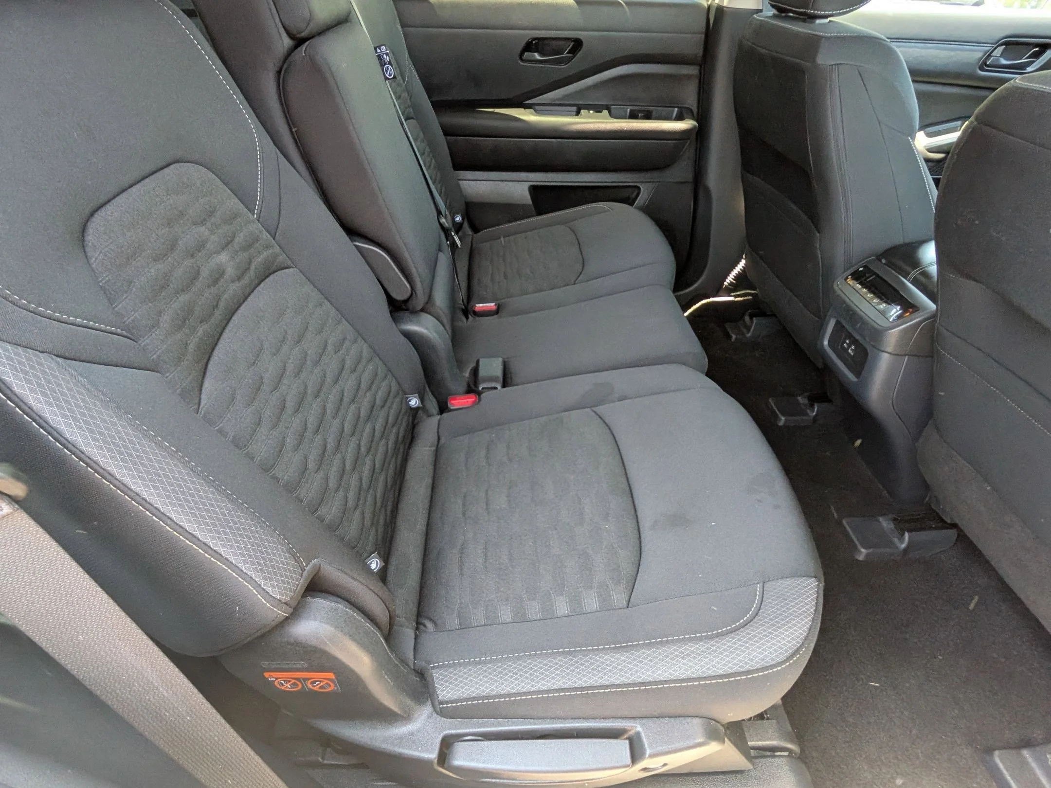 2025 Nissan Pathfinder SV - Photo 23