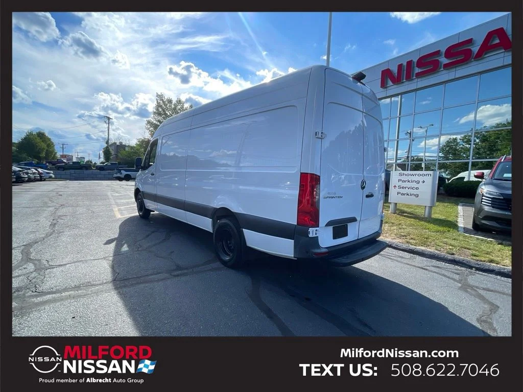 Used 2022 White Mercedes-Benz Cargo 170 WB image 3