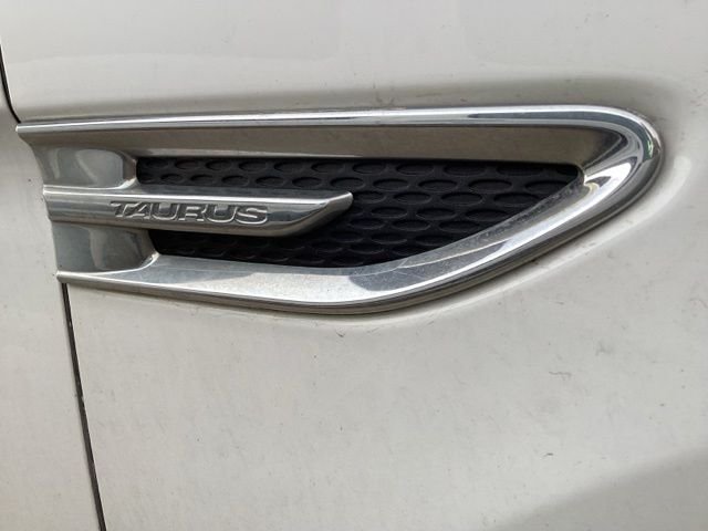 Used 2013 Oxford White Ford SE image 10