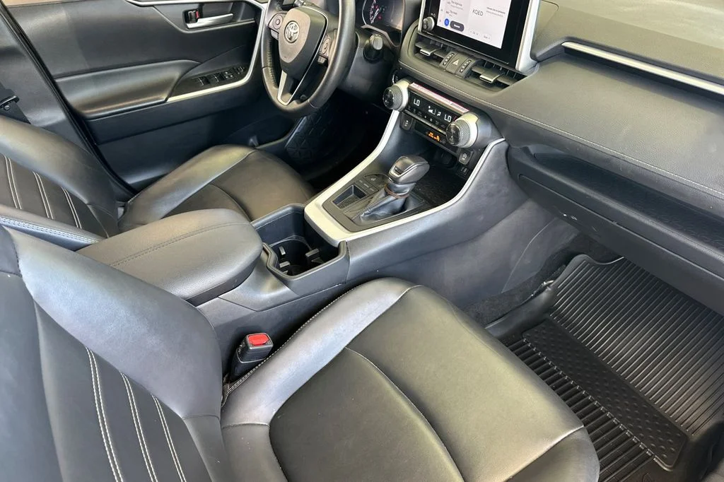 2025 Toyota RAV4 XLE Premium - Photo 18