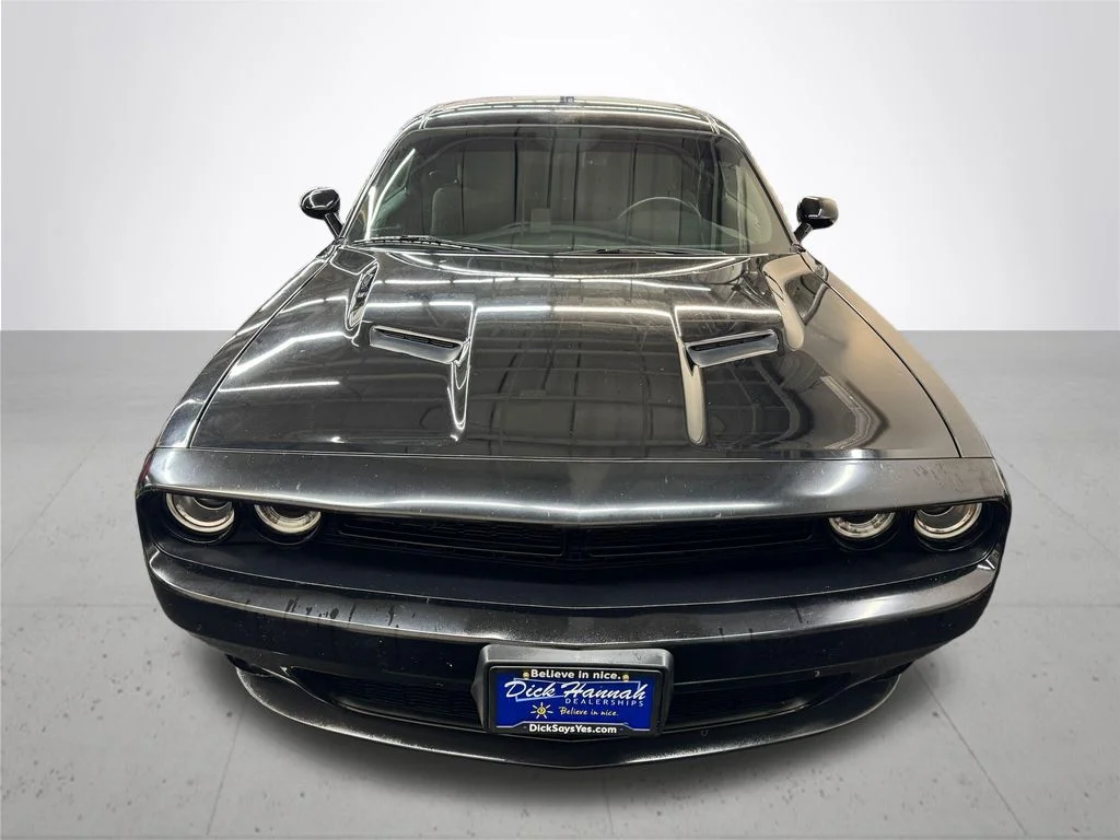 Used 2019 Black Dodge SXT image 11