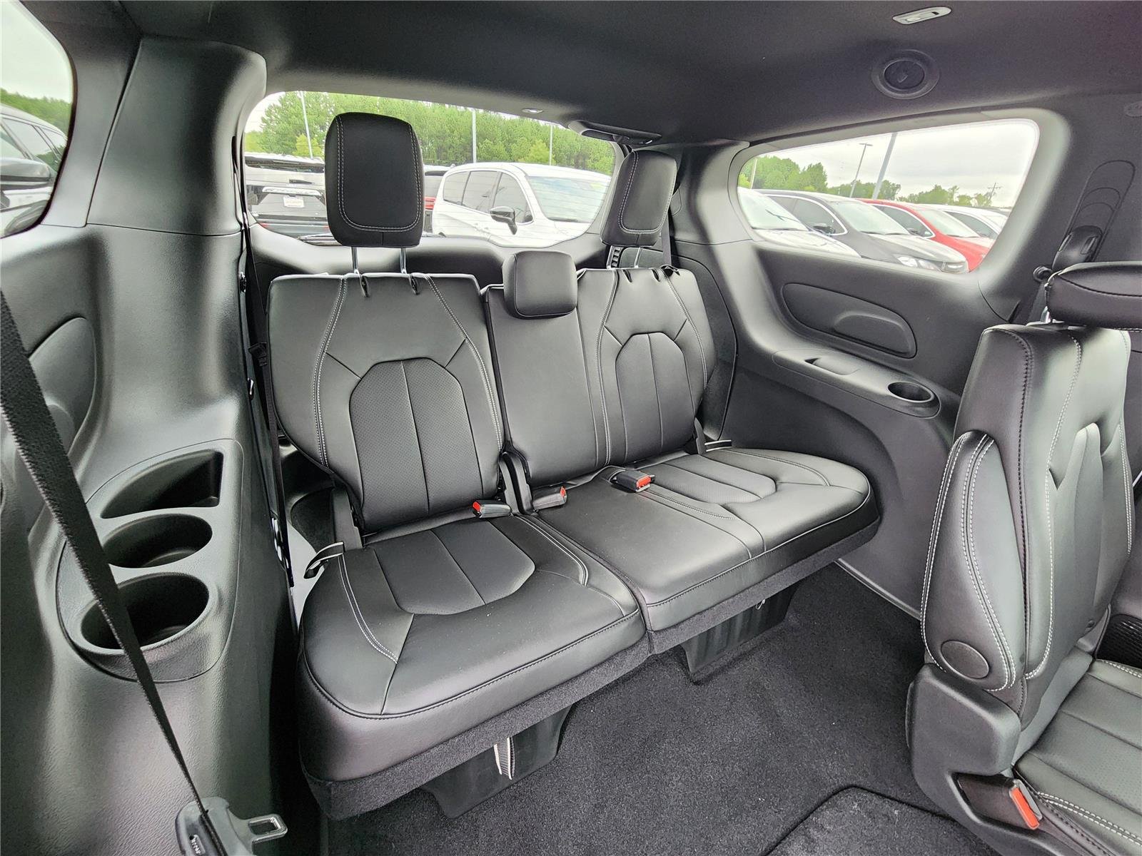 2026 Chrysler Pacifica Select - Photo 9