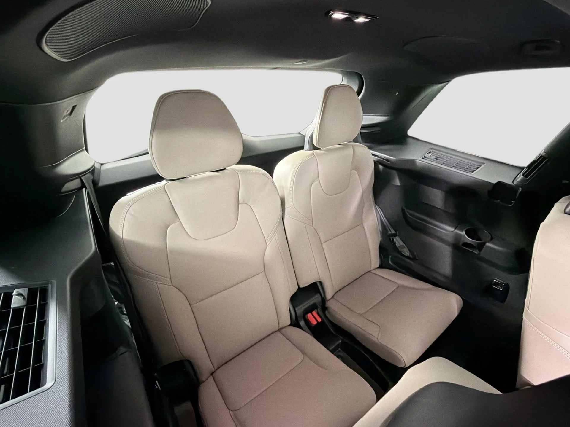 New 2026 Crystal White Volvo Ultra image 26