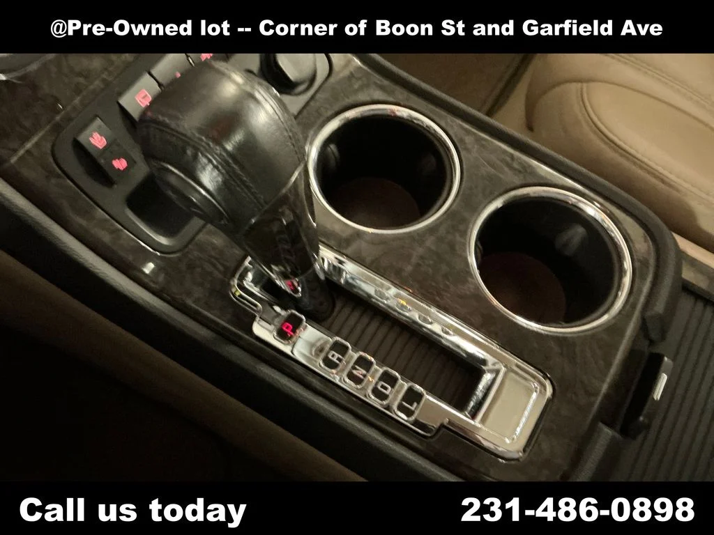 Used 2011  GMC Denali image 23