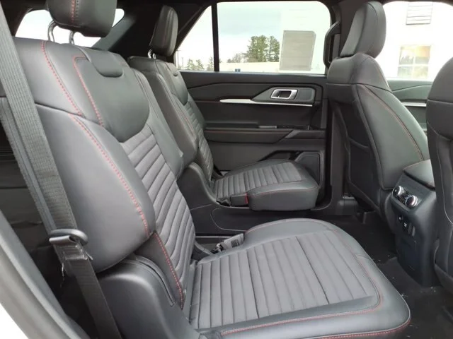 New 2026 Space White Metallic Ford ST-Line image 30