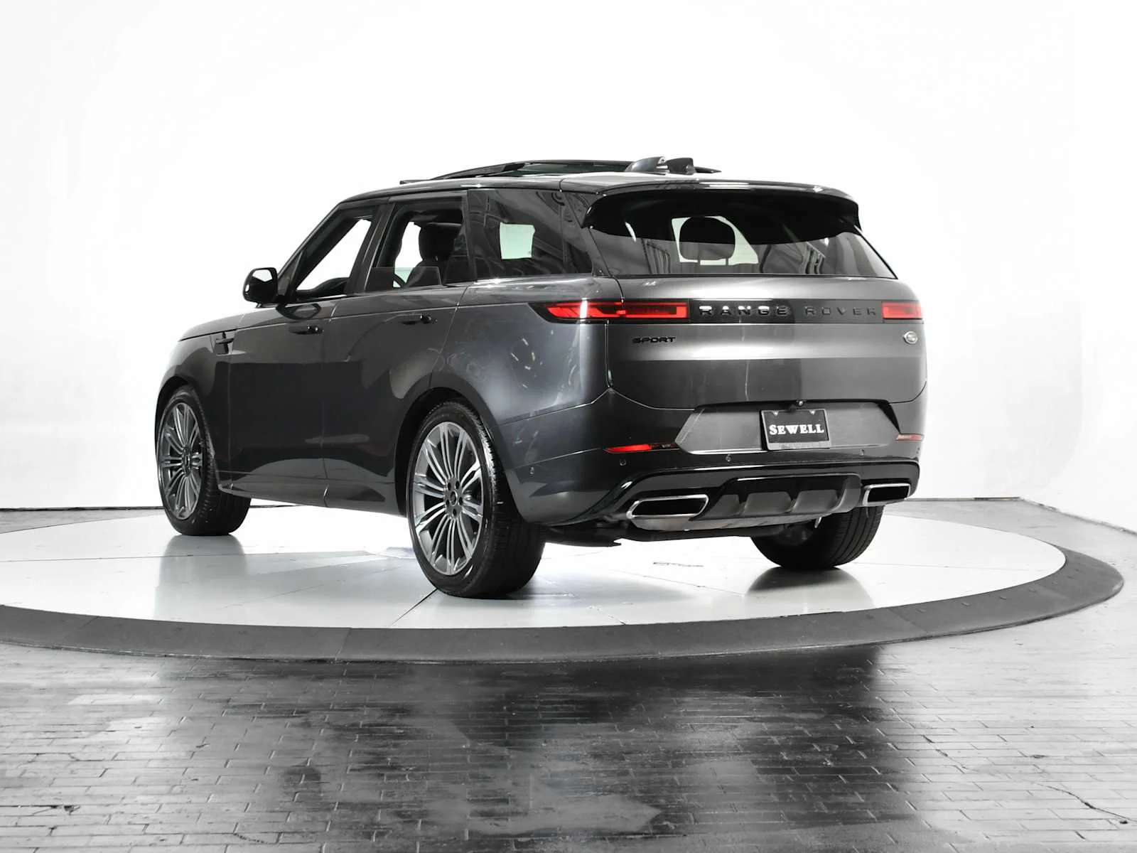 Used 2023 Carpathian Grey Premium Metallic Land Rover SE Dynamic image 4