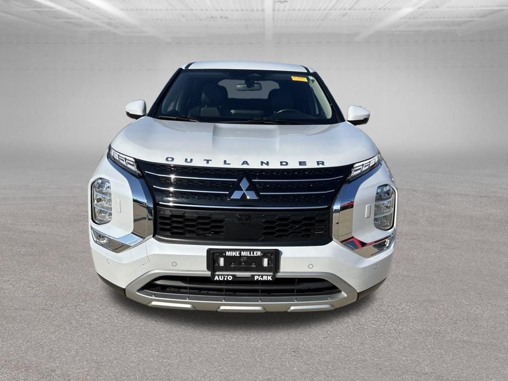 Used 2023 White Diamond Mitsubishi SE image 8
