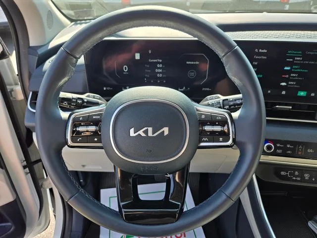 Used 2025 White Kia SX image 32