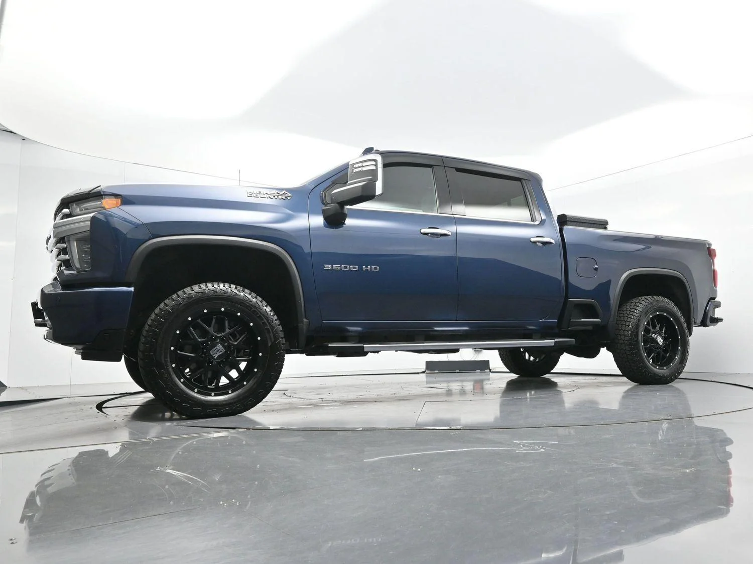 Used 2020 NORTHSKY BLUE METALLIC Chevrolet High Country image 49