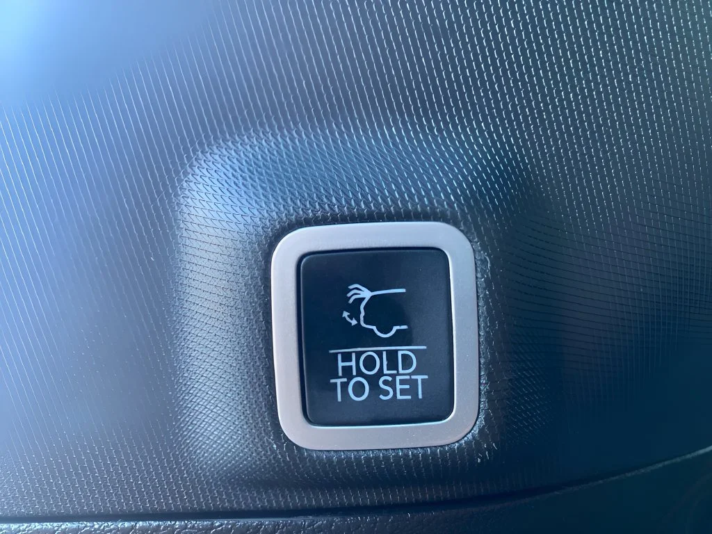 Used 2023 Red Jeep Altitude image 30