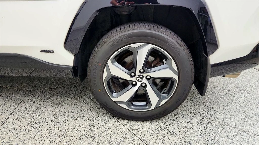 Used 2023 Ice Cap Toyota SE w/ Weather & Moonroof Pkg image 9