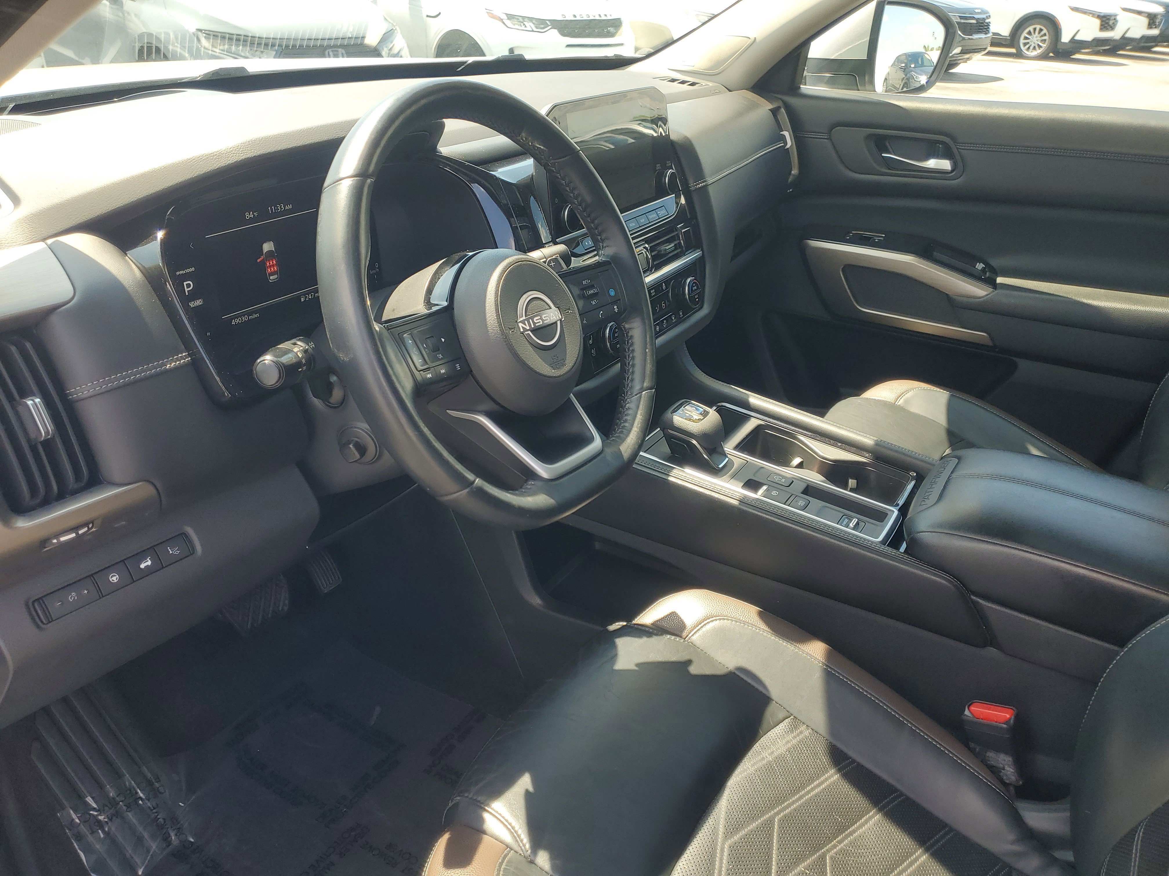 Used 2022 Brilliant Silver Metallic Nissan Platinum image 17