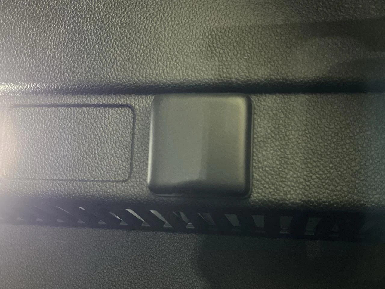 Used 2025 Riverstone Metallic GMC Elevation image 28