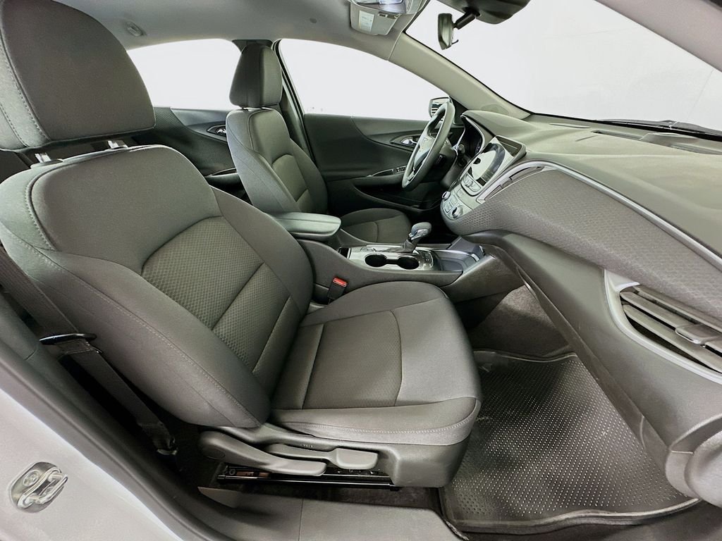 Used 2025 Summit White Chevrolet LT image 27