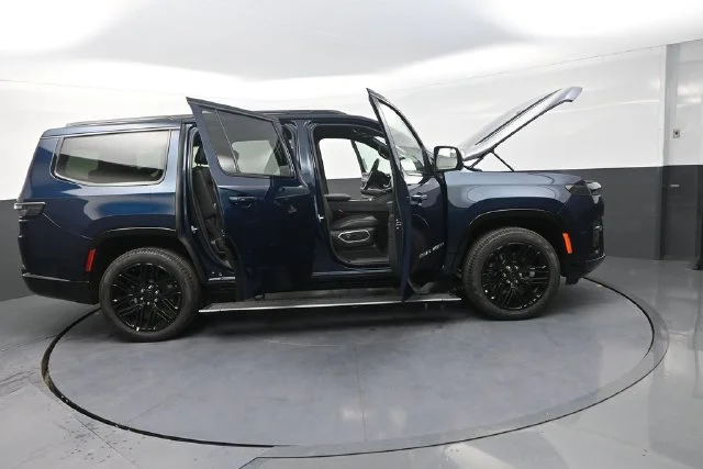 New 2026 Fathom Blue Pearl-Coat Exterior Paint Jeep Limited Reserve image 36