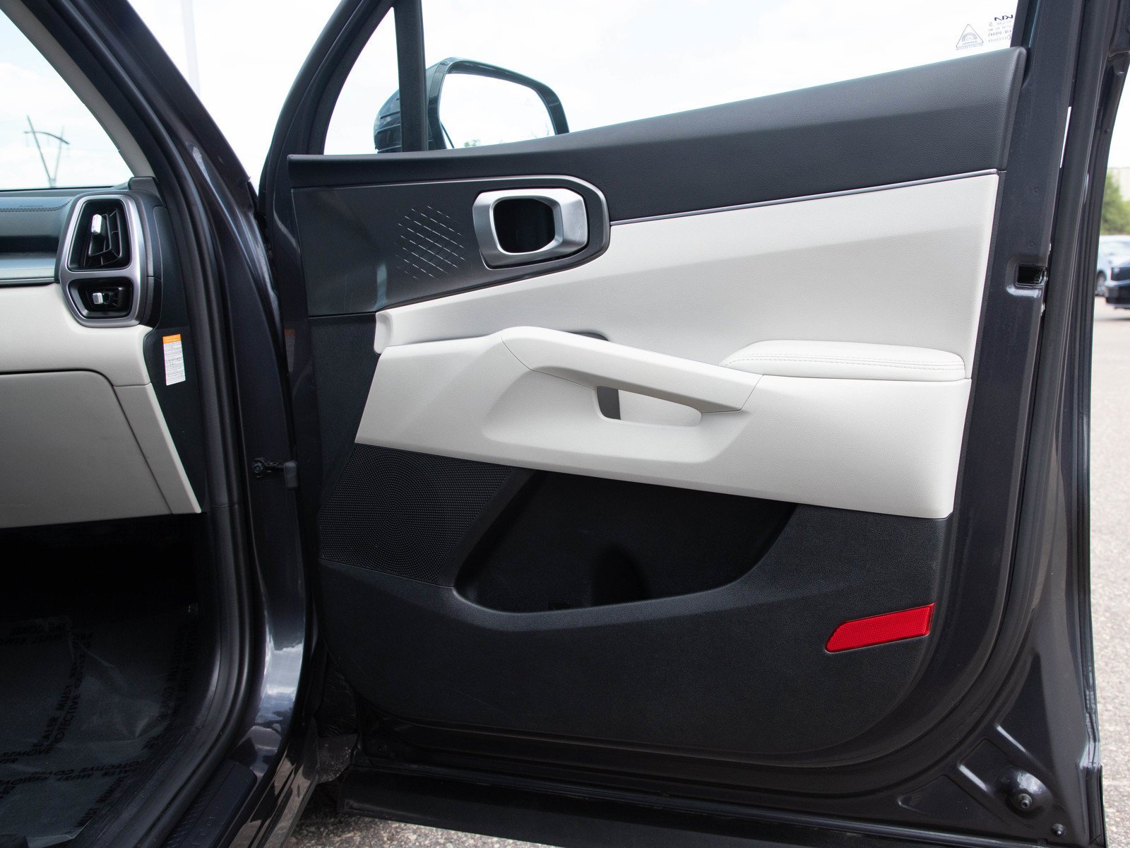 Used 2023 Platinum Graphite Kia EX image 9