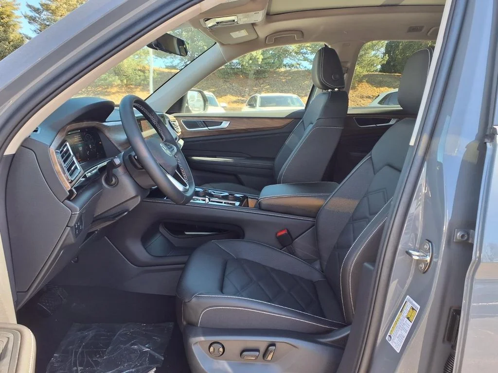 New 2026 Pure Gray Volkswagen 2.0T SE w/Technology image 7