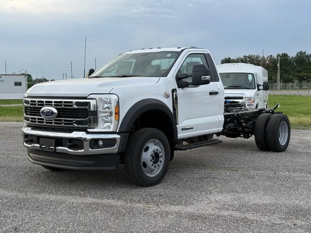 2026 Ford Super Duty F-550 DRW XL 4WD Reg Cab 169" WB 84" CA